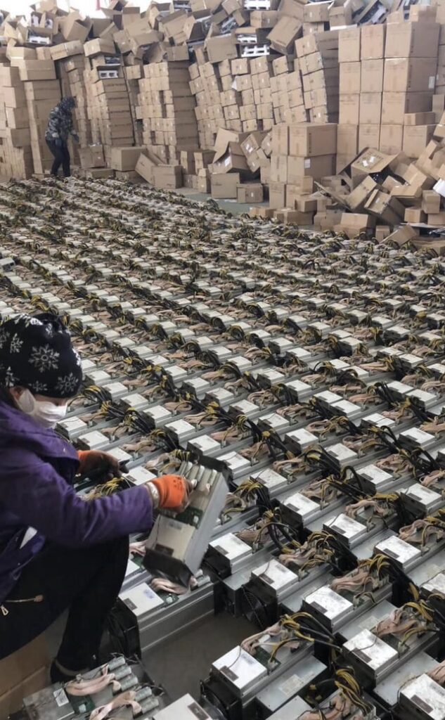 Thousands of Bitcoin miners fleeing China, exactly 3 years ago. A $1 trillion geo-political mistake begins ✨